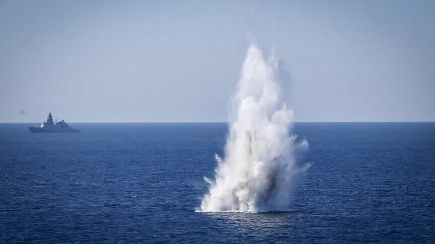 IRGC: Supertanker Minyak Meledak usai Hantam Ranjau di Selat Hormuz